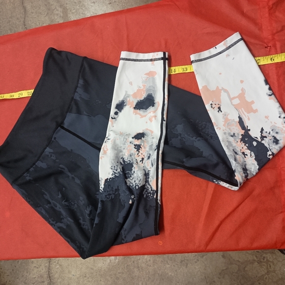 ZYIA Black and Gray Leggings with Distinctive Fade - Picture 8 of 12